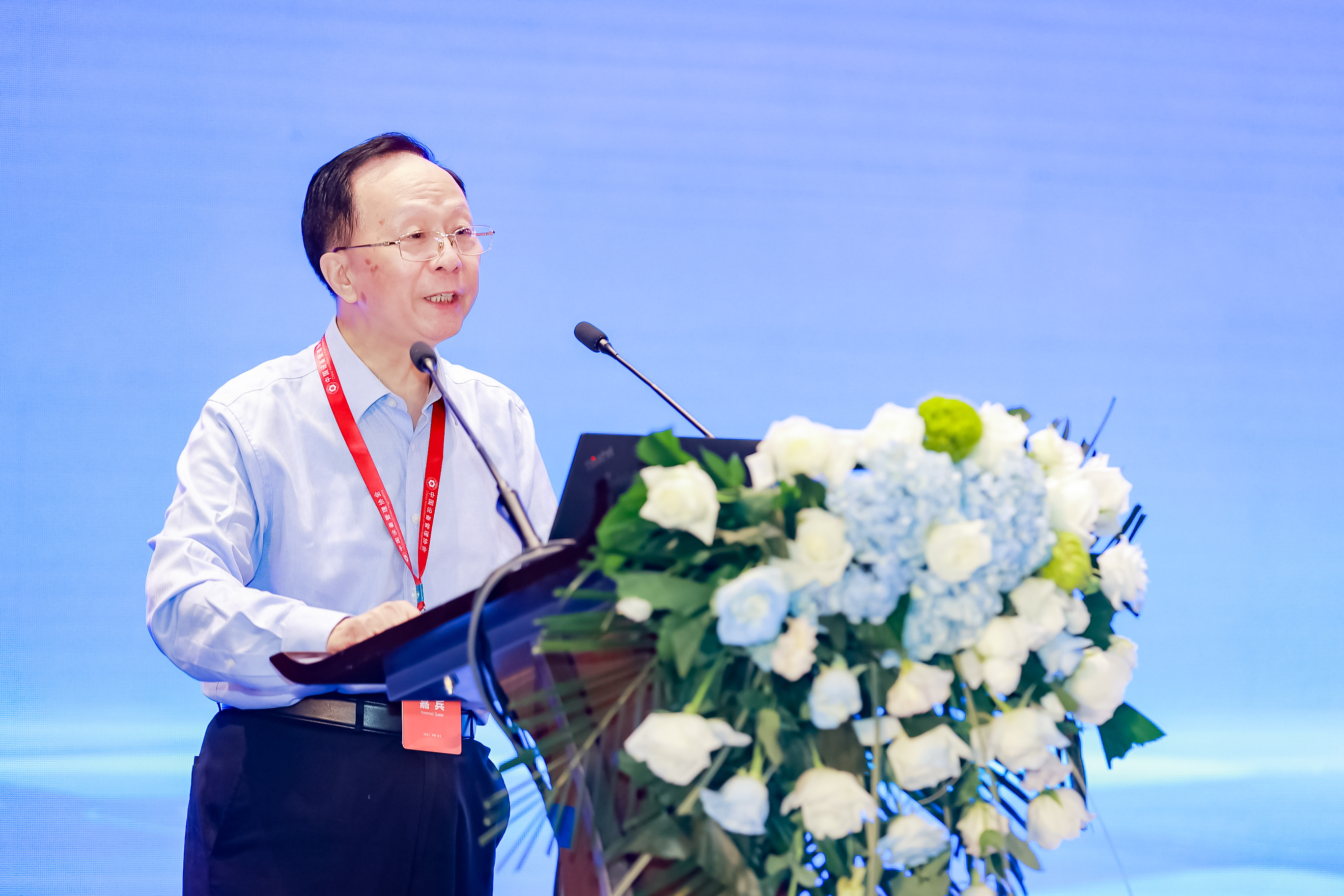 中国设备管理协会会长牛昌文在第五届全国设备管理与技术创新成果交流大会上致辞讲话